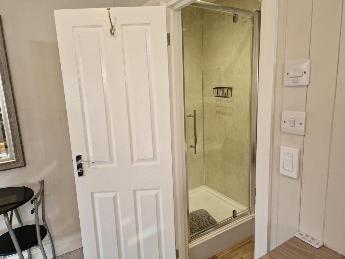 Carlisle Central, Cute Studio Appt, The Cupboard Exterior photo
